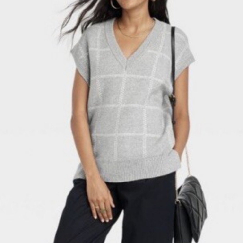 NWT Gray V-Neck Women's Sweater